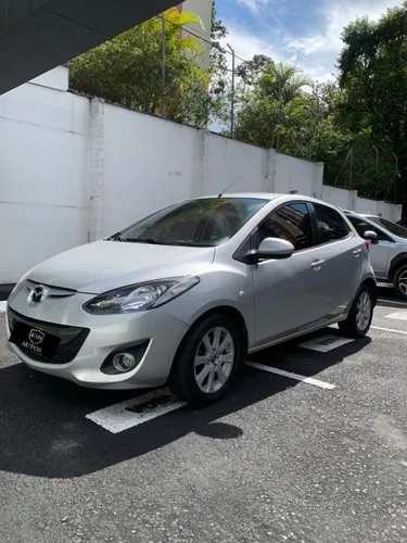Mazda 2 automático 2015