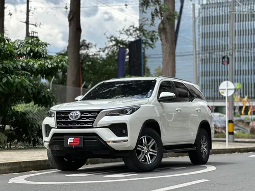 TOYOTA FORTUNER SR 2021