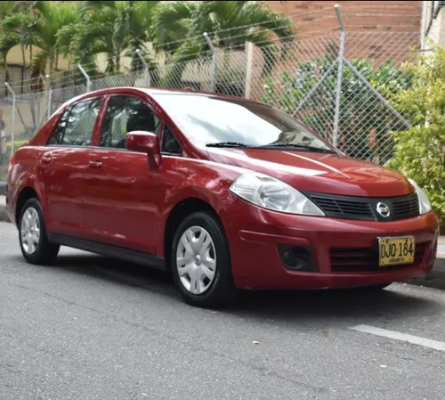 Nissan Tiida miio 2013