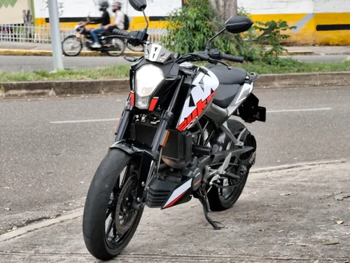 KTM DUKE 200 MODELO 2022