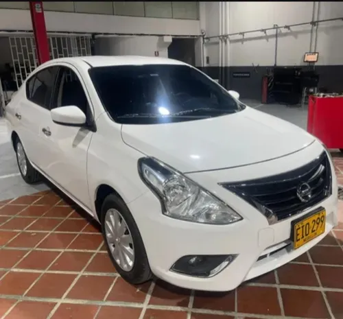 Nissan Versa Advance 2018