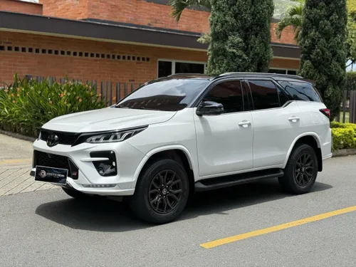 Toyota Fortuner GR 2023