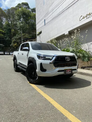 Toyota Hilux SRX COMO NUEVA 