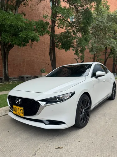 Mazda 3 HÍBRIDO 2024 