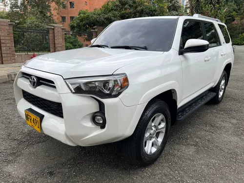 Toyota 4Runner SR5 Full 2023 