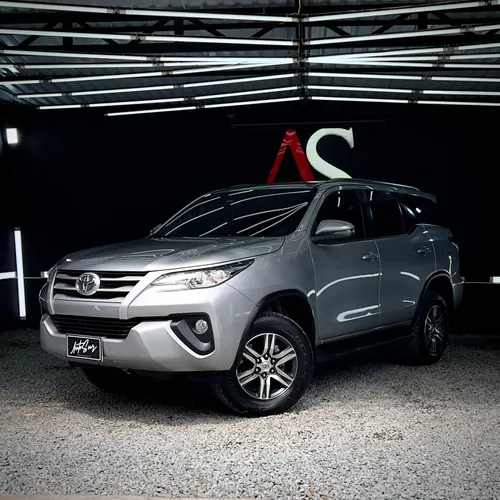 TOYOTA FORTUNER STREET SW4 2.4 2020 AT DIESEL