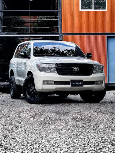 Toyota Sahara lc200 Land Cruiser GXR Elite 2010