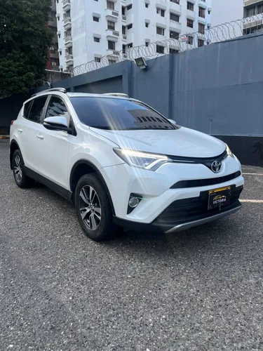 TOYOTA RAV4 STREET 2017  CONFORT ESTILO Y TECNOLOGÍA