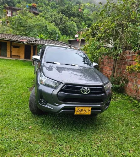 Toyota Hilux 2.4 mecánica 2021