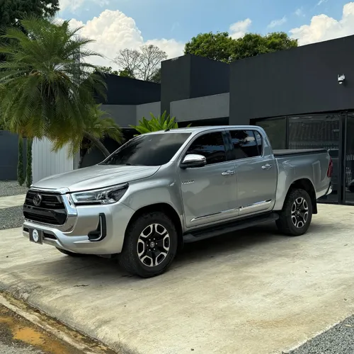 TOYOTA HILUX SRX BLINDADA