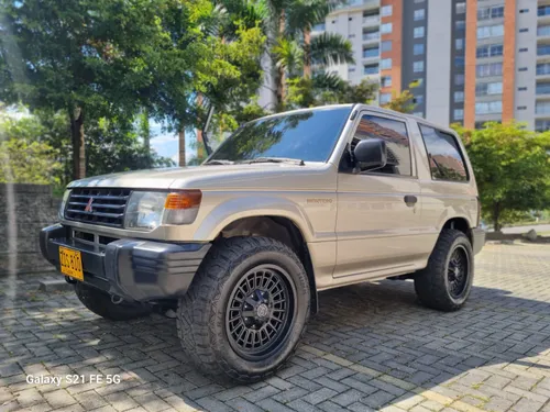 MONTERO MITSUBISHI 2.4 MODELO 1999 4x4