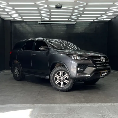 Toyota Fortuner SR 2023 2.4 