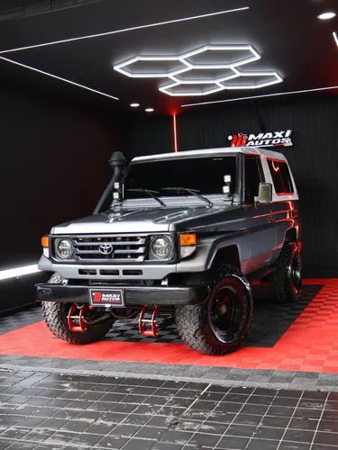TOYOTA LAND CRUISER FZJ 73