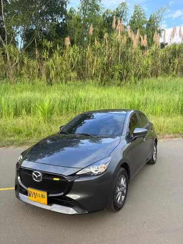 Mazda 2 Touring 2024 con cara nueva 10 mil km 