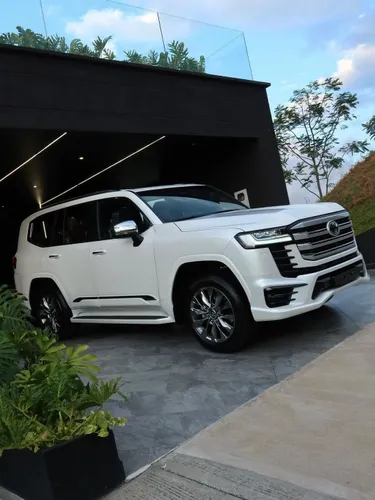 TOYOTA LAND CRUISER LC300 VXR AEROKIT 2025