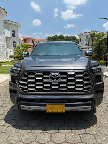 Toyota sequoia Capstone hibrida 2023