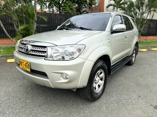 TOYOTA FORTUNER 