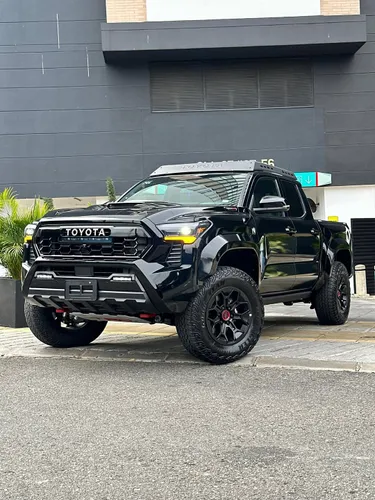 Toyota tacoma TRD PRO 2025 híbrida 0 km