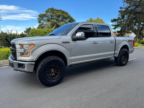 Ford F150 Lariat 