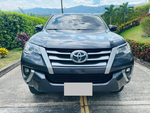 Toyota Fortuner 2.4 street at 7as 2019