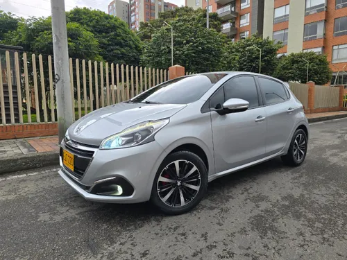 Peugeot 208-2019 Active Vti 30.000km