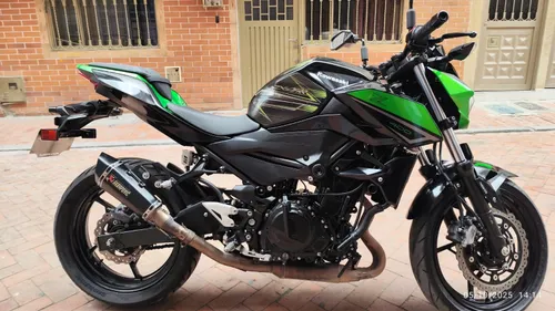 Kawasaki Z400 AKRAPOVIC