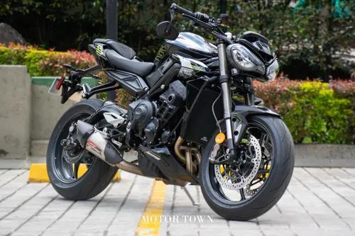 TRIUMPH STREET TRIPLE RS 2025