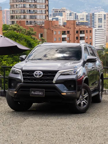 Toyota Fortuner 2.4 Sr Diesel 2023
