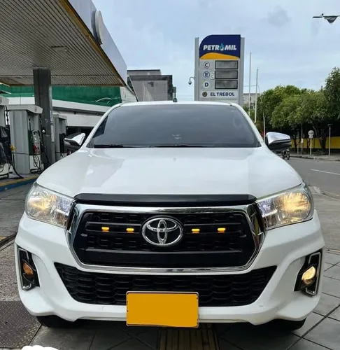 Toyota Hilux diesel 4x4 mecánica 2020