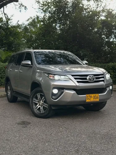 TOYOTA FORTUNER 2.4 Diésel 4x2 