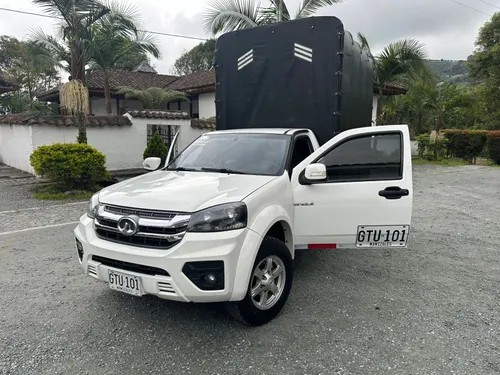 Vendo permuto camioneta 44 con bajo y doble 