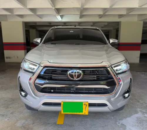Toyata hilux 2023 4x4 cc2800 srx