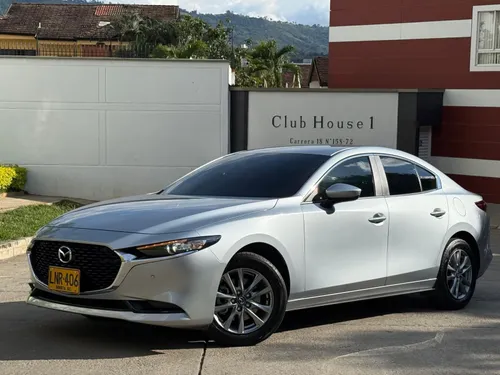 Mazda 3 Touring Híbrido 2023
