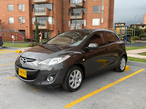 Mazda 2 2015