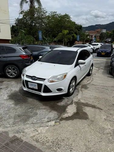 FORD FOCUS SE MT
