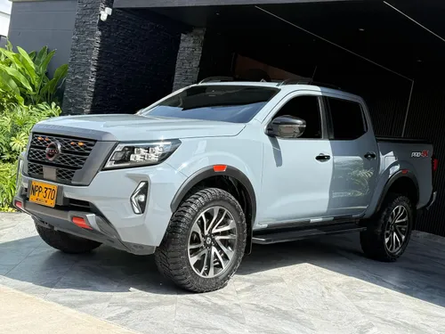 NISSAN FRONTIER PRO-4X 4x4 2025 
