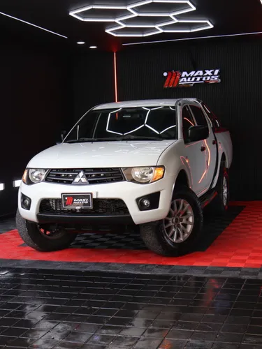 MITSUBISHI L200 SPORTERO 2.5 MECÁNICA 4X4 DIÉSEL. MODELO 2015