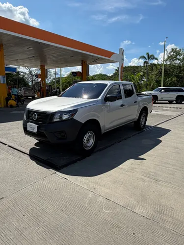 Nissan NP300 Frontier 2.5cc 4x2 Gasolina 2020