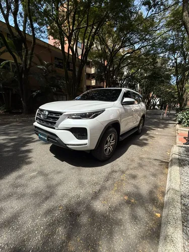 Toyota Fortuner SR 2024 Automática Diésel Único Dueno Todo Original 7 Puestos