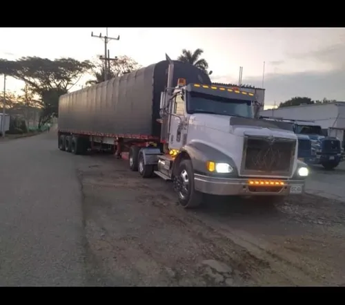 Tracto camión EAGLE 