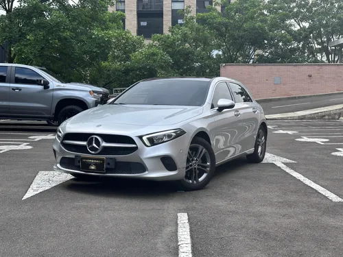MERCEDES BENZ A200 2020
