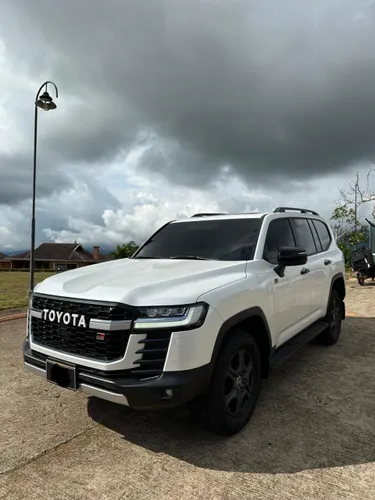 Toyota LC300 GRS Gazoo Racing 