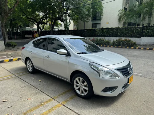 Nissan Versa Advance 2018 AT