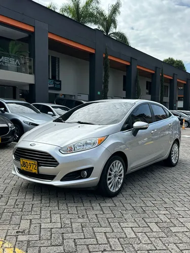 FORD FIESTA TITANIUM MECÁNICO 2016