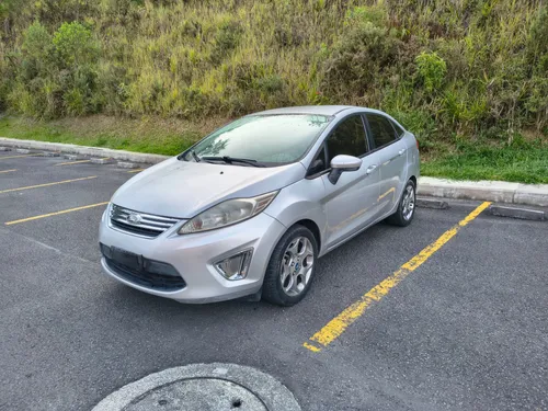 Ford Fiesta SE Automático 2013