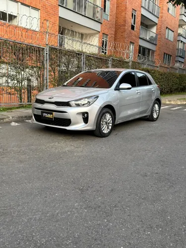Kia Rio Emotion Automatico 1.4cc 2020