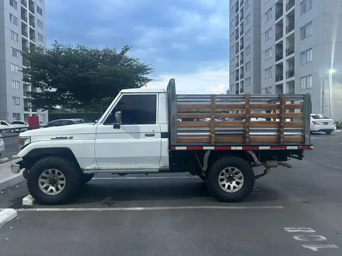 Toyota Land Cruiser macho 2004 mt estacas