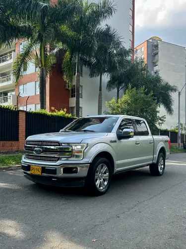 FORD F-150 LARIAT 2019