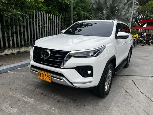 Toyota fortuner 4x2 Srv 2024