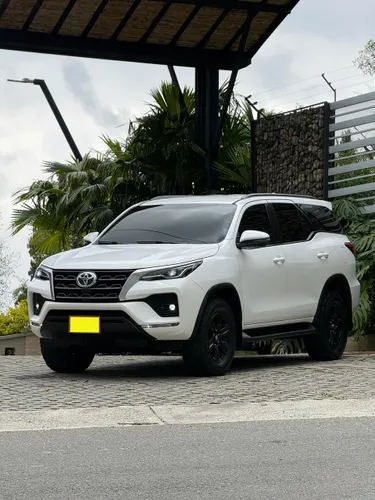 Toyota Fortuner 2.4 Diesel 